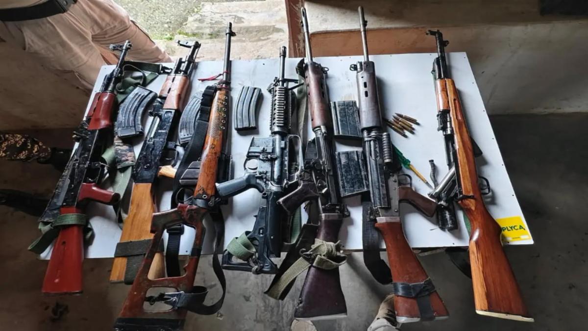 कांगपोकपी में संयुक्त अभियान, AK-47, M4 कार्बाइन और SLR समेत भारी हथियार बरामद